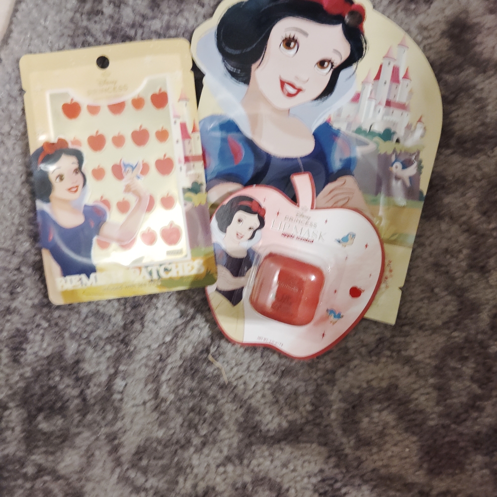 Disney Snow White Lip B